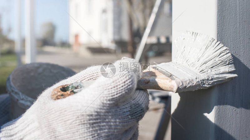 艺术涂料电视墙：魅力与挑战并存